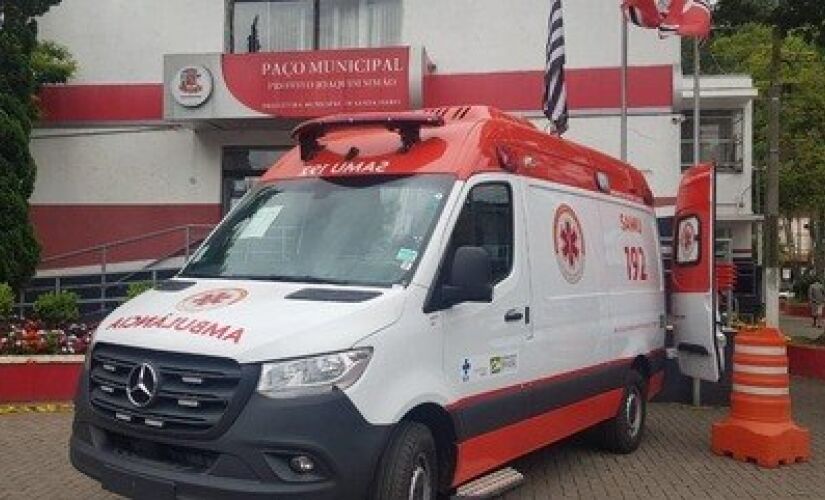 Duas ambulâncias e uma van foram roubadas na Grande SP