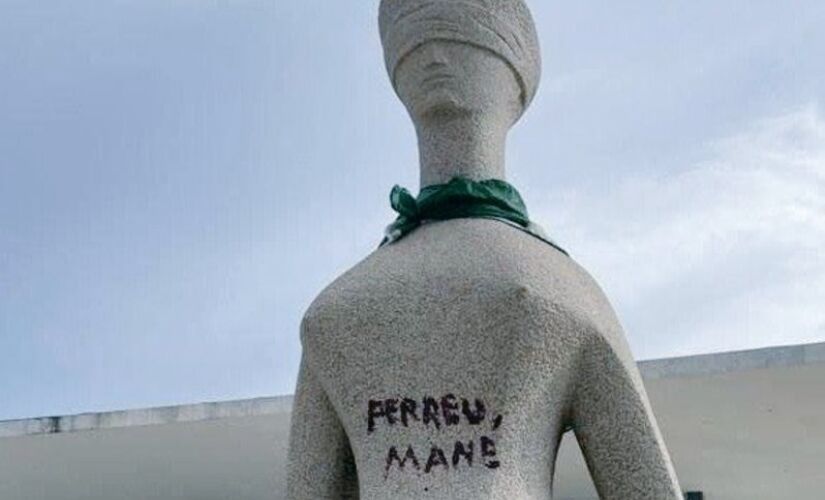 Militantes bolsonaristas que invadiram neste domingo (8) o Palácio do Planalto, o Congresso Nacional e o STF