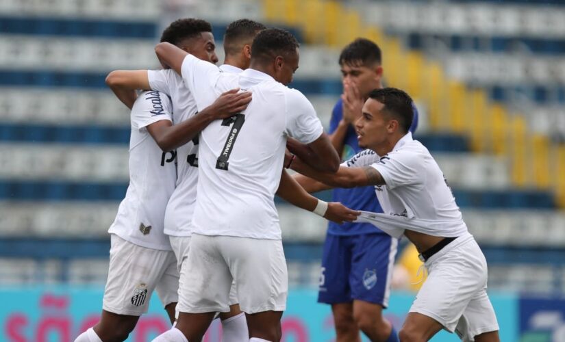 Santos estreia em homenagens na estreia da Copa SP