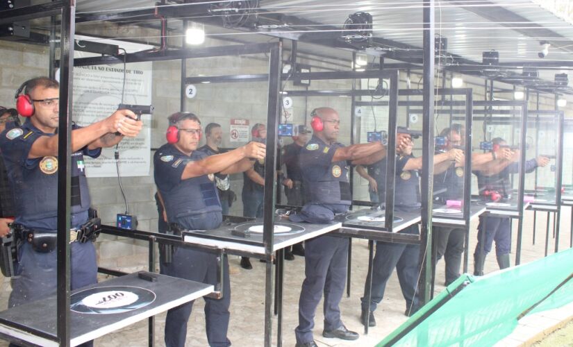 O curso foi ministrado pelo instrutor Neves, da GCM de Itapecerica da Serra