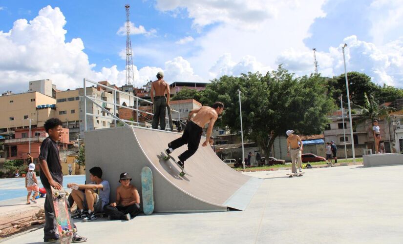 A nova pista de skate conta com cinco módulos, que foram dispostos para a realização das manobras. Foi construída em chapa de ferro, estrutura metálica e madeirite naval