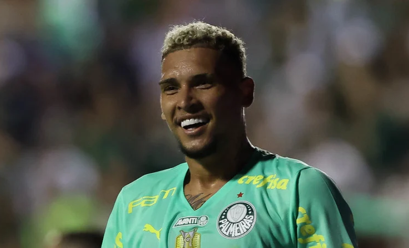 Rafael Navarro faz um dos gols do Palmeiras