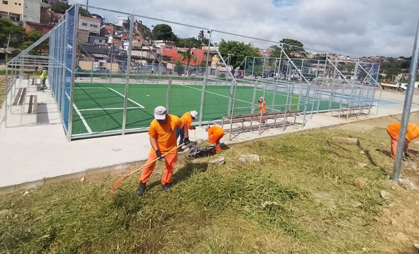 Um mutirão de serviços de revitalização na Praça José Leal, no Jardim Jacira ocorreu nesta terça (3).  O objetivo da ação é revitalizar o espaço.