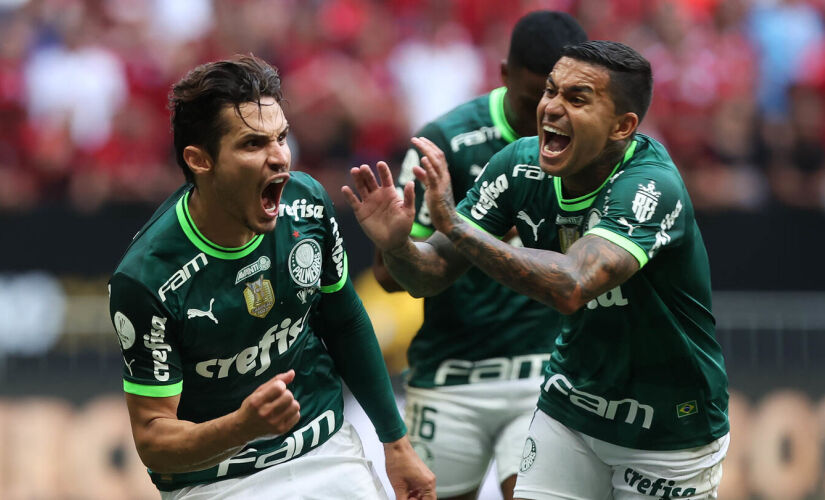  Raphael Veiga comemora gol contra o Flamengo; time paulista é campeão da Supercopa do Brasil 