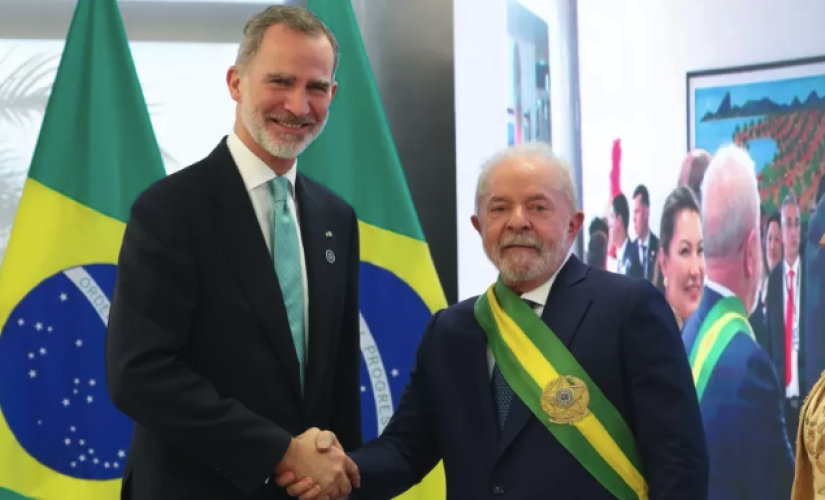 O rei da Espanha, Felipe VI, com o presidente brasileiro Luiz Inácio Lula da Silva (PT)