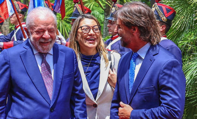 Lula (PT), Janja, a primeira-dama, e Luis Lacalle Pou, presidente do Uruguai em encontro nesta quarta (25)