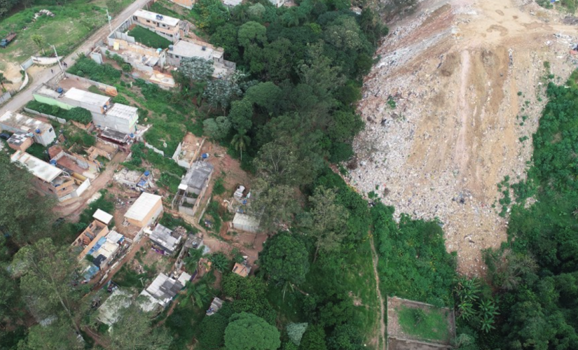 A imagem mostra, segundo o portal 'g1', a devastação da Mata Atlântica na cidade de São Paulo, no Jardim Ângela, na zona sul, em foto tirada em fevereiro de 2019