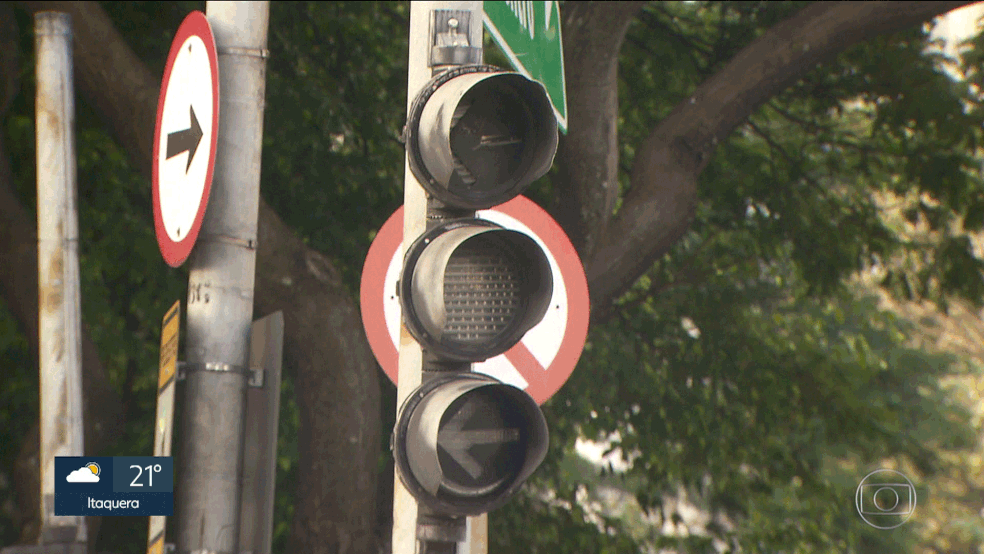 Semáforo quebrado na cidade de São Paulo