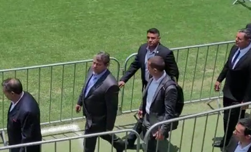 Governador Tarcísio chegou a Vila Belmiro na manhã desta segunda (2)