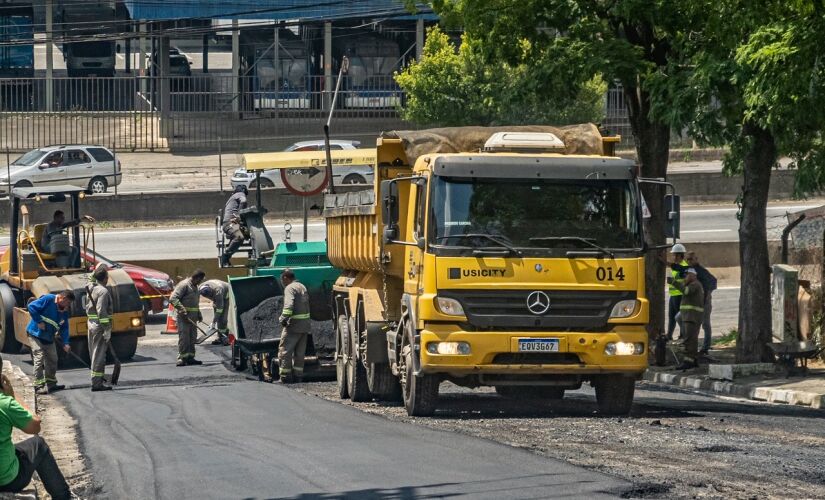 Av. José Dini, no Jd. Maria Rosa, recebeu um novo asfalto através de uma parceria entre a Sabesp e o Governo Municipal