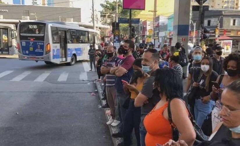 A SPTrans afirmou que os ônibus da Viação Sambaíba começaram a sair da garagem às 6h