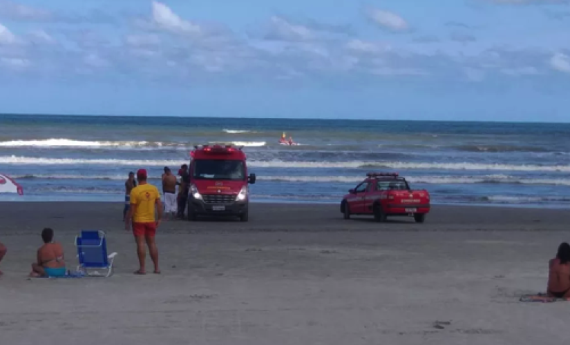 Assim que foi dado como desaparecido no mar, o helicóptero águia foi acionado para ajudar nas buscas, mas o adolescente não foi encontrado durante a operação