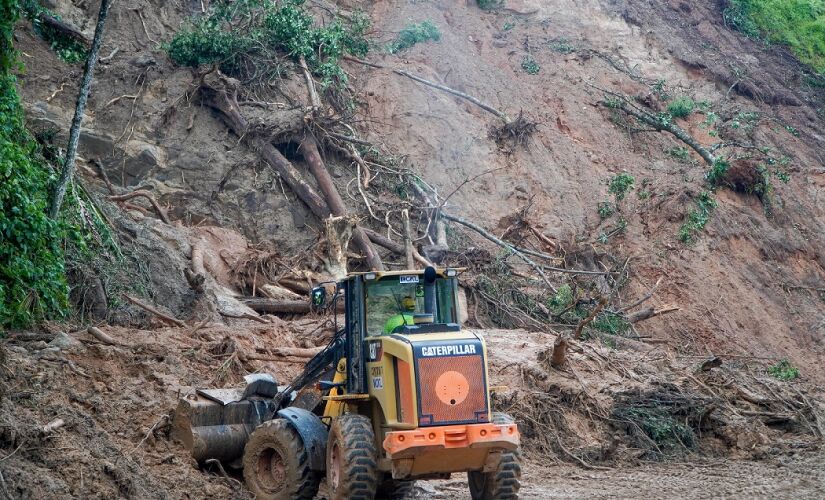 Busca por sobreviventes e reaberturas de estradas continuam em São Sebastião