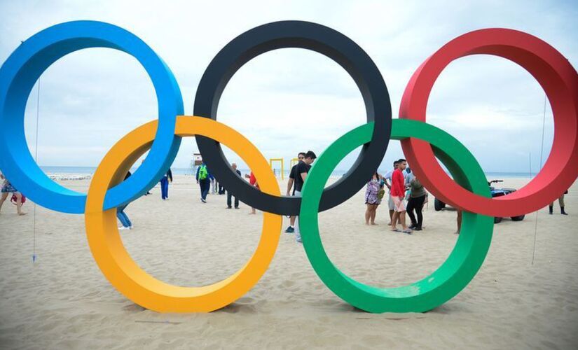 Sanções foram implementadas em fevereiro de 2022; na foto, anéis olímpicos em Copacabana (arquivo)