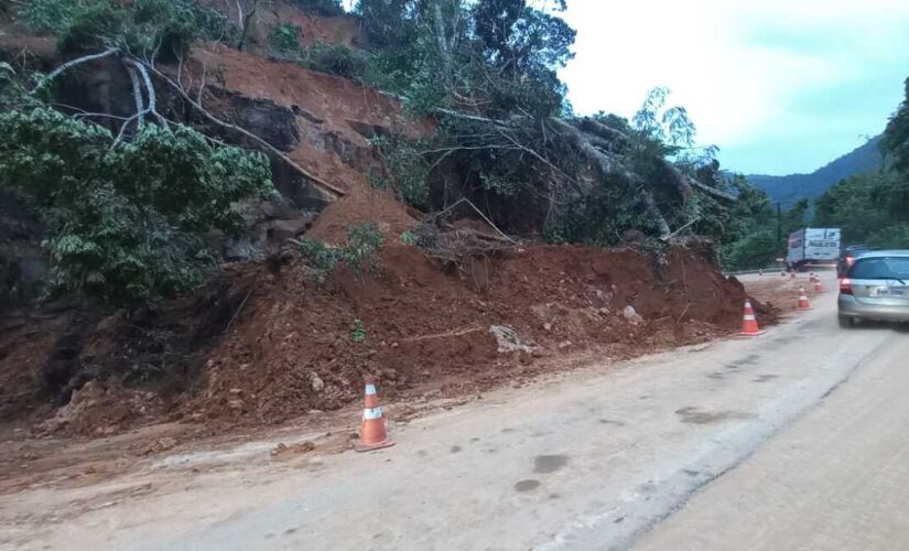 Estragos causados pelas fortes chuvas no litoral norte paulista