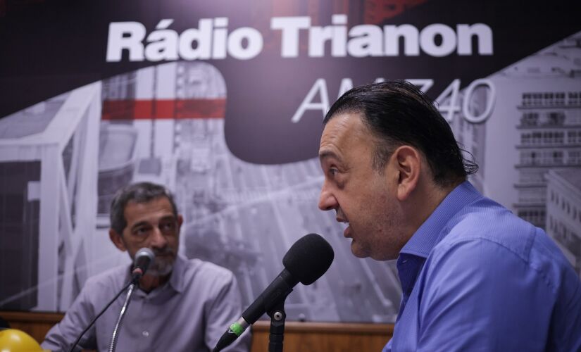 Felicio Ramuth durante entrevista na Rádio Trianon, com participação da reportagem da Gazeta