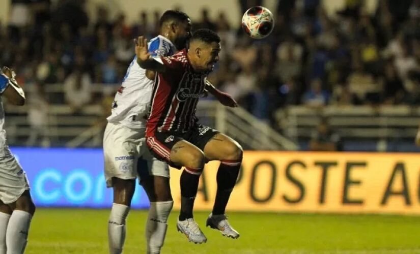 O São Paulo venceu o São Bento por 3 a 0 na noite desta terça-feira (21)