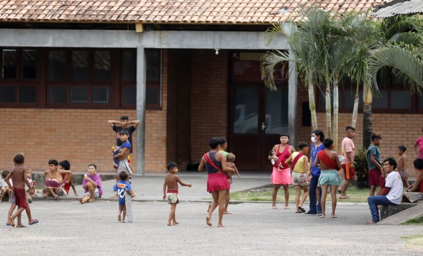 Antenas móveis de conexão banda larga via satélite começaram a ser instaladas na Terra Indígena Yanomami, em Roraima.