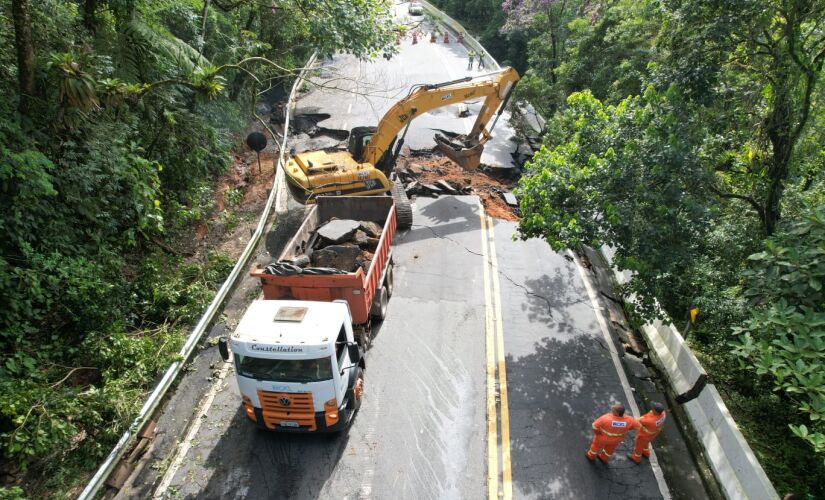 O Departamento de Estradas de Rodagem (DER) iniciou nesta terça-feira (21) os serviços de recuperação da Rodovia Mogi-Bertioga