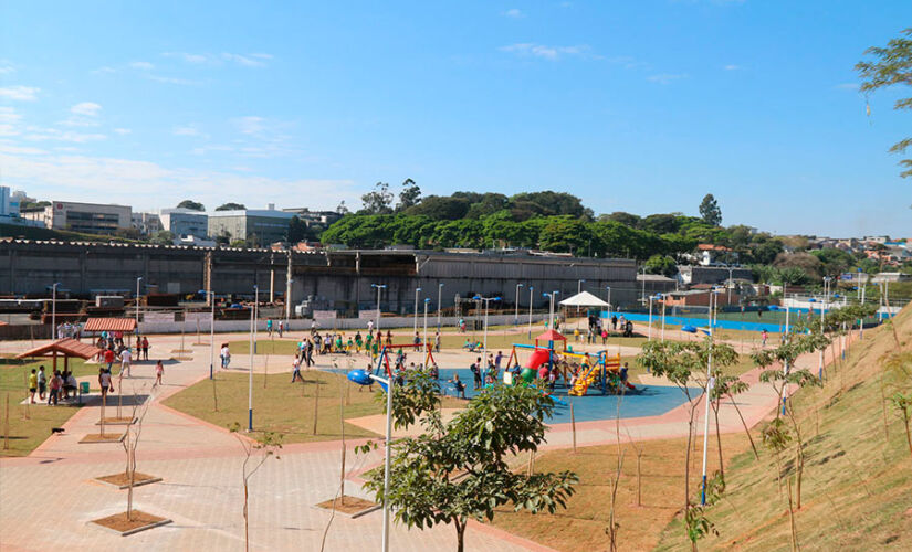 Aulas gratuitas de Ginástica Olímpica são ministradas no Parque Linear da Família