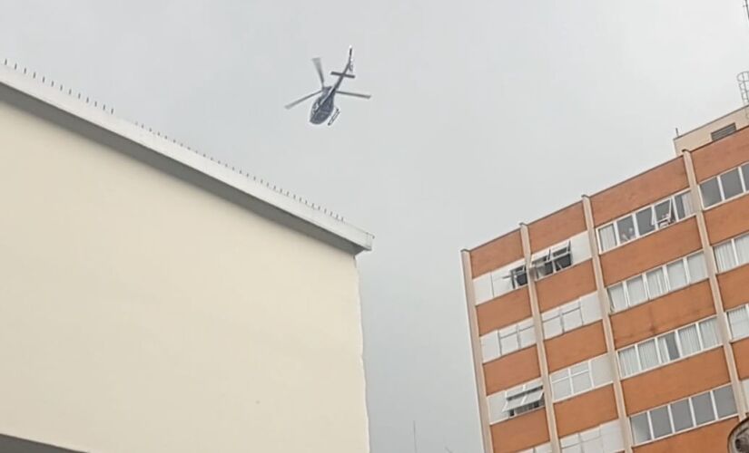 Helicóptero da Polícia Civil sobrevoa os bairros de Perdizes, Sumaré e Pinheiros