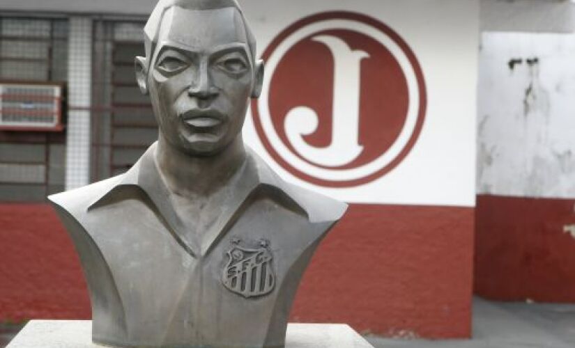 Busto de Pelé na Rua Javari, estádio do Juventus, na Mooca