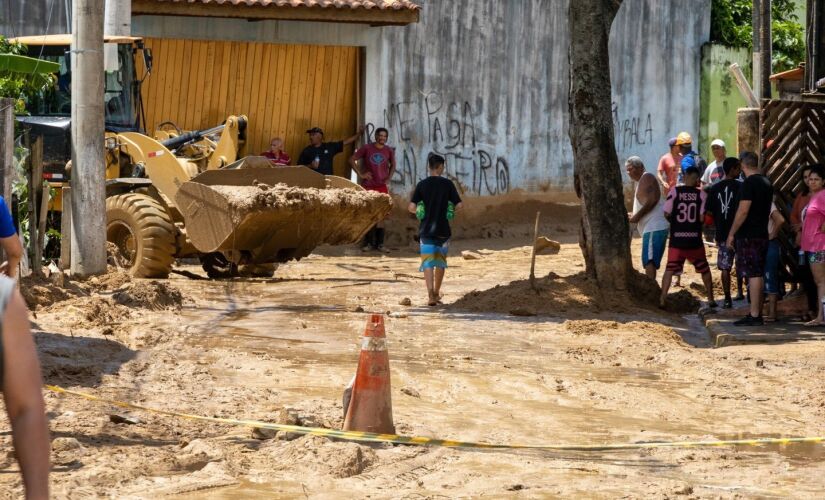 A Justiça de Caraguatatuba concedeu nesta quarta-feira (22) uma liminar (decisão provisória) que permite a remoção compulsória de pessoas que vivem em áreas de risco em São Sebastião