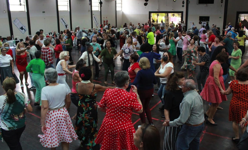 Carnaval é tema do primeiro Baile da Melhor Idade de Taboão da Serra de 2023