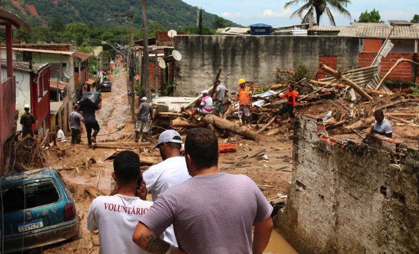 A Barra do Sahy é uma das áreas que ficou isolada devido aos danos causados pelos deslizamentos e enxurradas