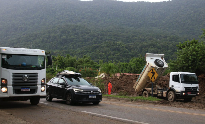 A via foi totalmente liberada nesta sexta-feira