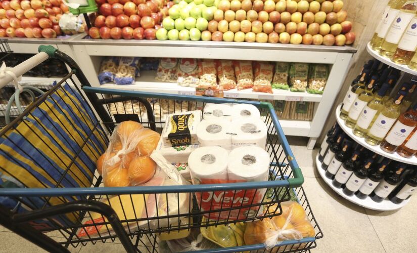 Entre os mais ricos, alimentação e combustível têm peso de 26% no orçamento