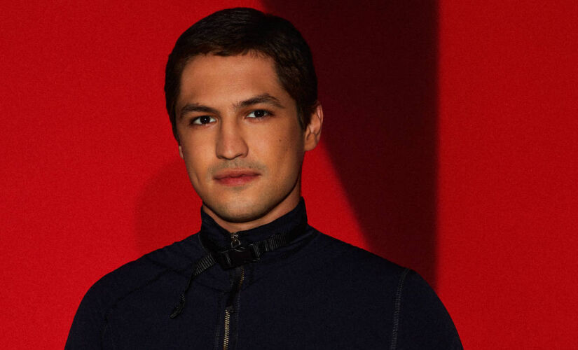 Gabriel Leone fará minissérie da Netflix 
