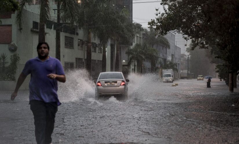 Dados do CGE da Prefeitura de São Paulo mostram que março acumulou, até o momento, 130,8 mm, o que representa aproximadamente 73,6% dos 177,6 mm esperados para o mês