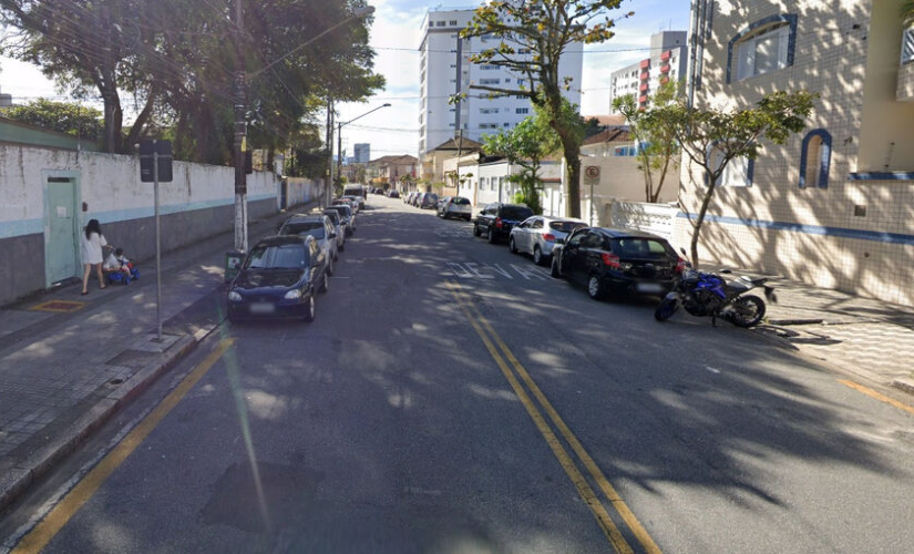 A escola está localizada na Rua Dom Pedro l, no bairro Vila Belmiro 