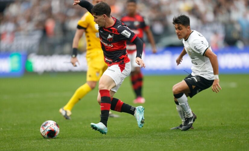 O Ituano surpreendeu na Neo Química Arena, segurou o empate por 1 a 1 nos 90 minutos e avançou nos pênaltis
