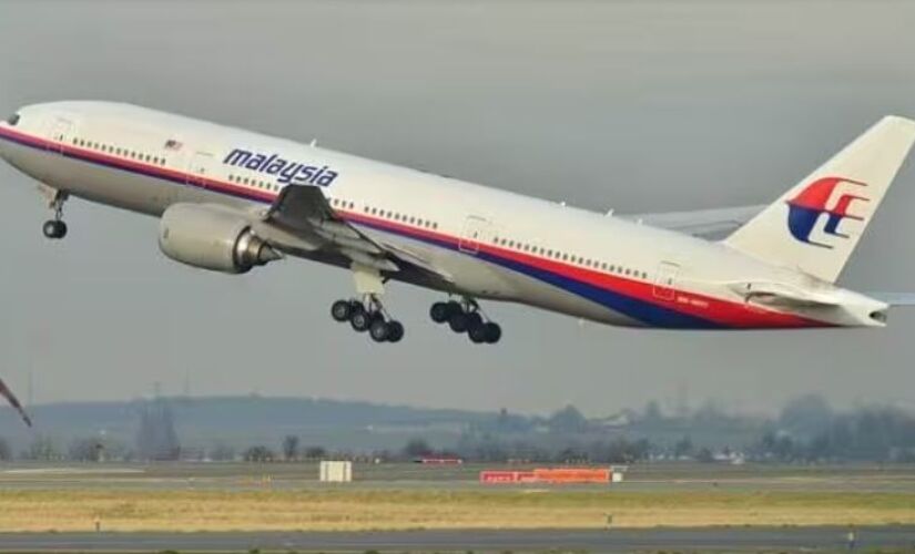 O Boeing 777 transportava 227 passageiros e 12 tripulantes