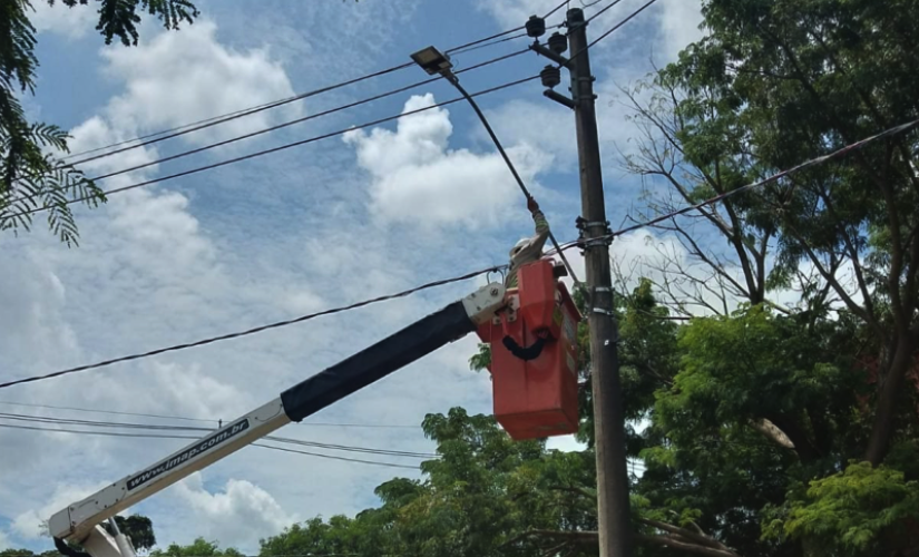 As lâmpadas de LED são mais econômicas e garantem maior eficiência na iluminação pública da cidade