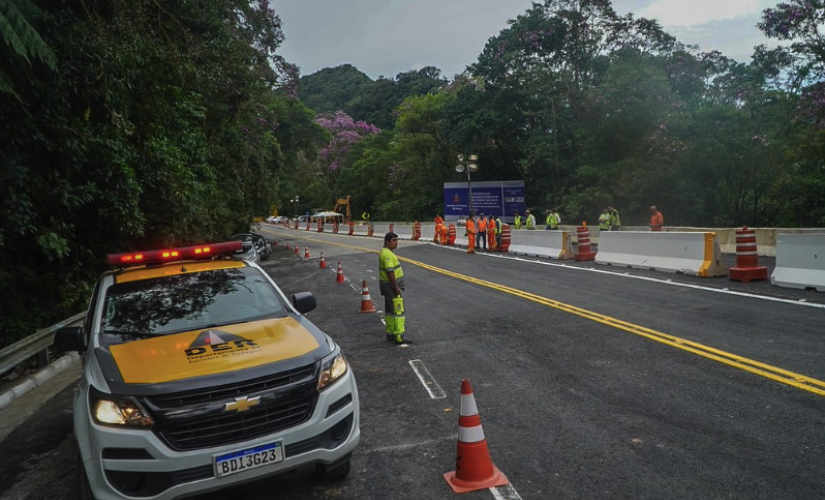 A via foi atingida por deslizamentos no Carnaval