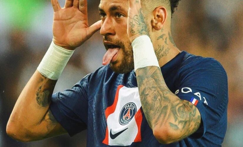 O contrato de Neymar vai até o fim da temporada 2026/27. O brasileiro não tem interesse em ouvir propostas para sair da capital francesa.