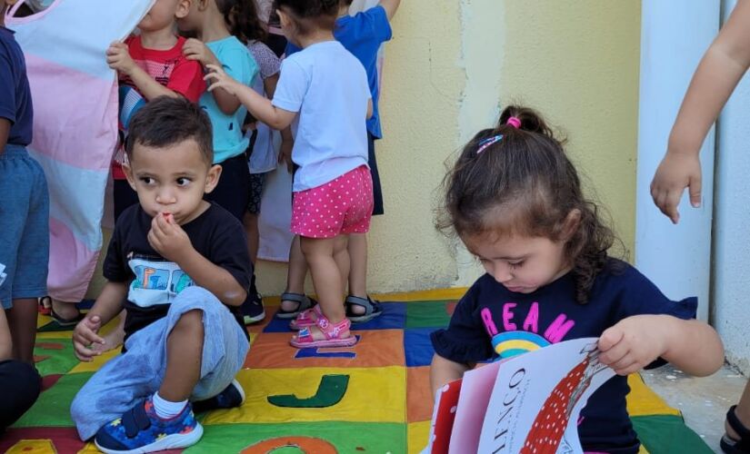 Segundo a Prefeitura, os campos de experiência e os direitos de aprendizagem são garantidos através dessas vivências, potencializando uma educação infantil de qualidade.