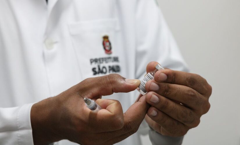 O Grupo DPSP, que controla as drogarias Pacheco e São Paulo, diz que aplicou mais de 4 mil vacinas contra a dengue em todo o país, sendo 1.300 só em janeiro