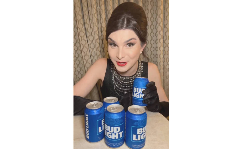 Em vídeo, influenciadora trans Dylan Mulvaney mostra no Instagram as latas de cerveja que recebeu com seu rosto estampado 