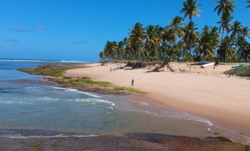 Praia de Mata de São João, na Bahia; cidade será enredo da Acadêmicos do Tatuapé