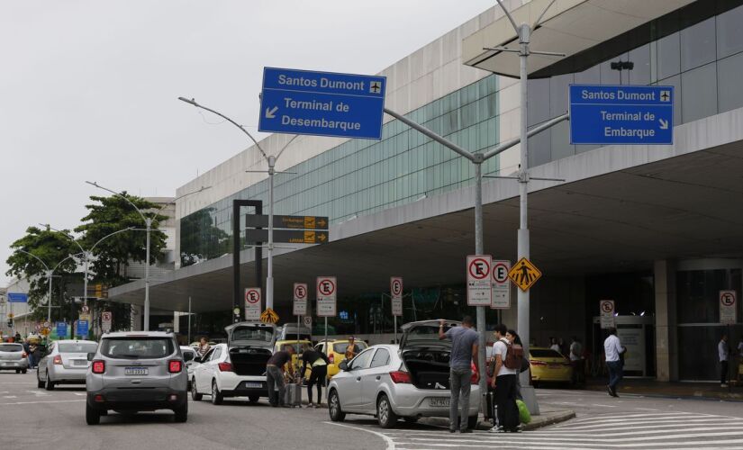 Movimentação no aeroporto Santos Dumont no Rio de Janeiro 