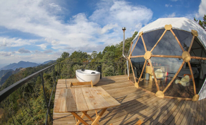 Localizada em São Bento do Sapucaí, as cabanas do Nomad Place foram inspiradas na cultura nórdica