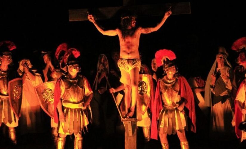 A Paixão de Cristo encenada em Ubatuba