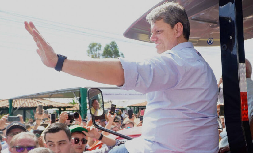 O governador Tarcisio de Freitas durante a Agrishow.