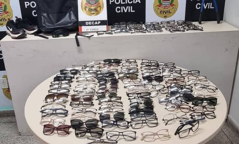 Polícia prende quadrilha que roubava ótica no centro de São Paulo Polícia apreendeu carga de óculos avaliada em R$ 200 mil; cinco chilenos foram presos por suspeita de furto 