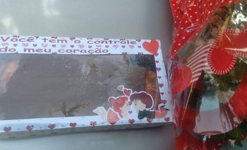 Vítima recebeu doces de aniversário de anônimo.