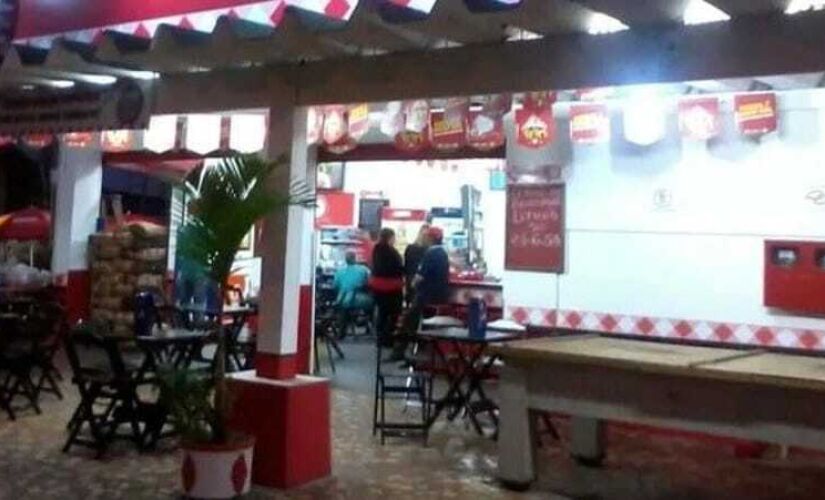 A polícia foi chamada para atender a um possível caso de racismo em bar, em Praia Grande